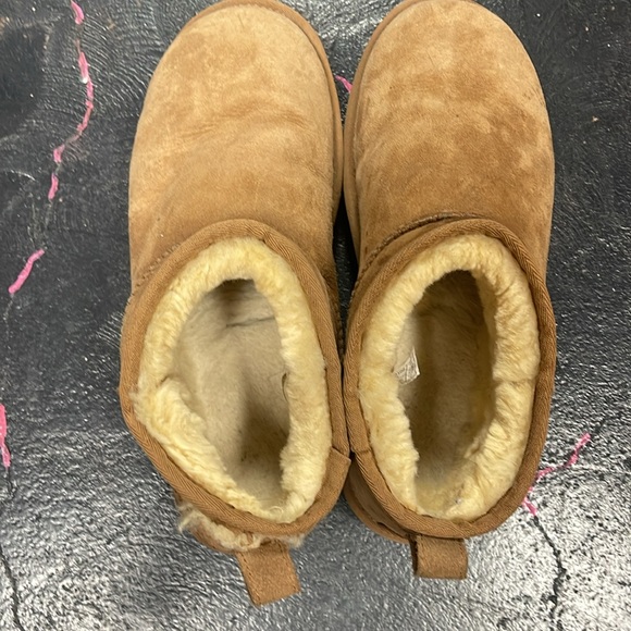 UGG Chestnut Ultra Mini Shearling Lined Footwear - Picture 5 of 8